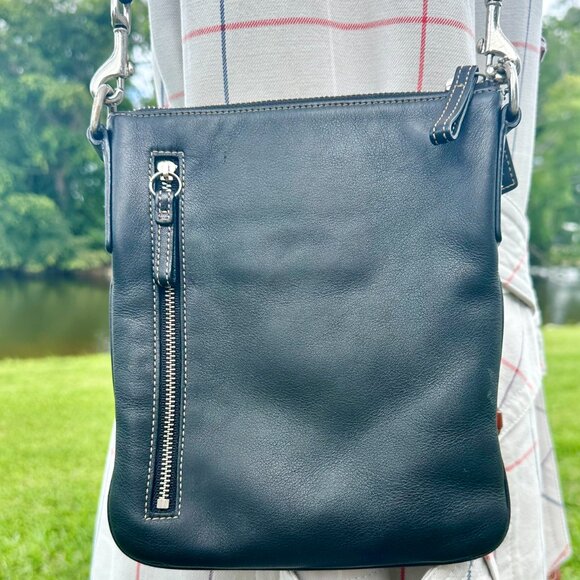 Coach Vintage Hamptons Black Leather Swingpack Silver Hardware White Stitching - Picture 3 of 12
